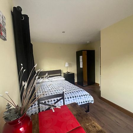 Studio-1-Staines/Heathrow/London-Own Entrance Luaran gambar