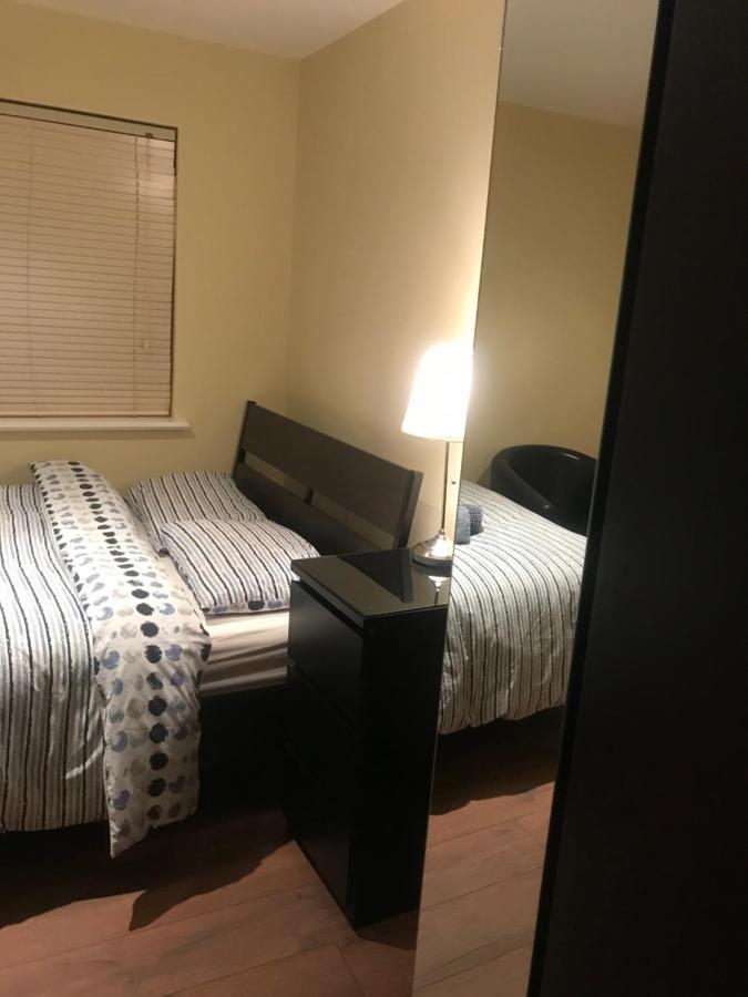 Studio-1-Staines/Heathrow/London-Own Entrance Luaran gambar