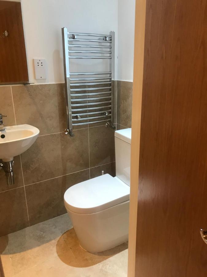 Studio-1-Staines/Heathrow/London-Own Entrance Luaran gambar