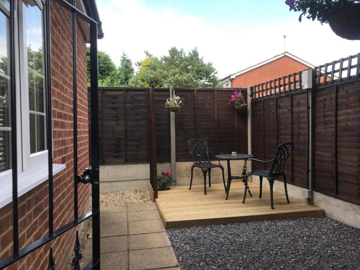 Studio-1-Staines/Heathrow/London-Own Entrance Luaran gambar