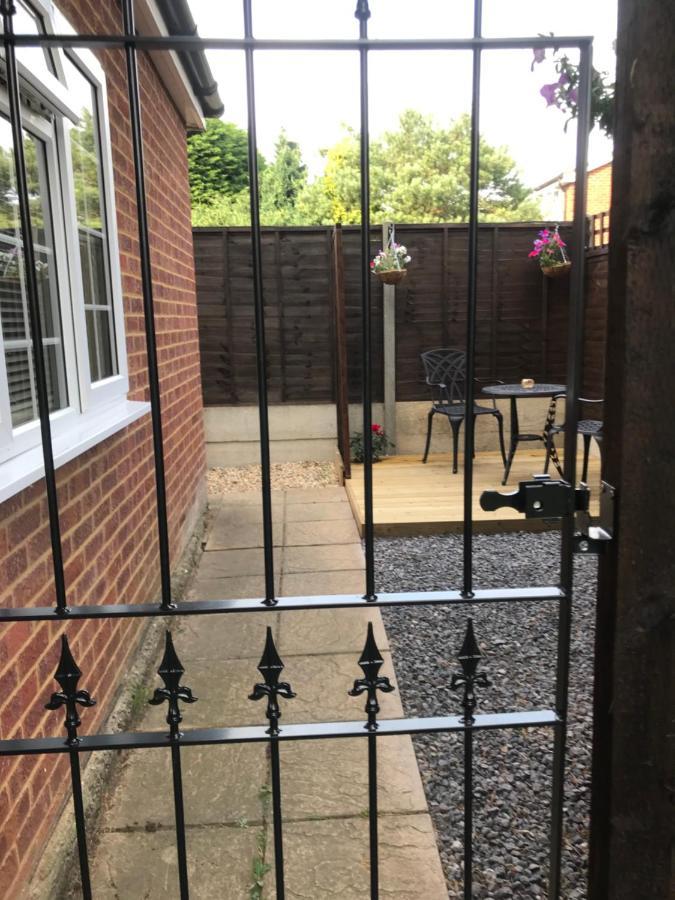 Studio-1-Staines/Heathrow/London-Own Entrance Luaran gambar