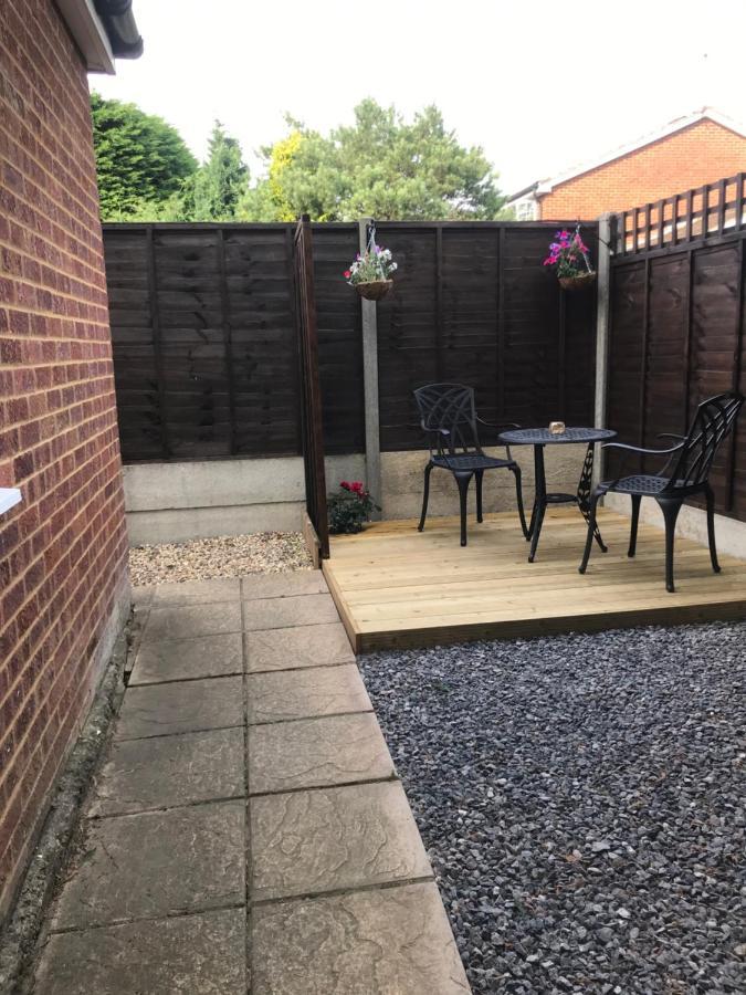 Studio-1-Staines/Heathrow/London-Own Entrance Luaran gambar