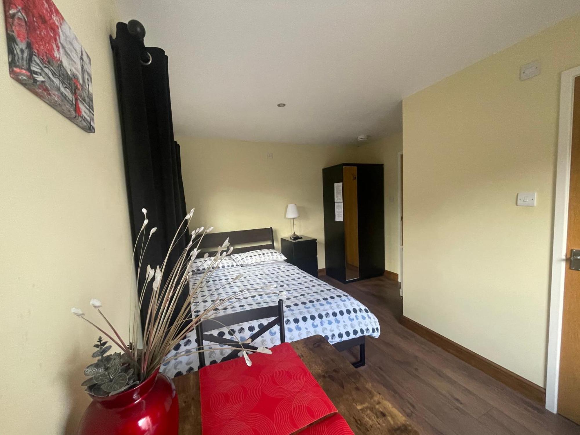 Studio-1-Staines/Heathrow/London-Own Entrance Luaran gambar