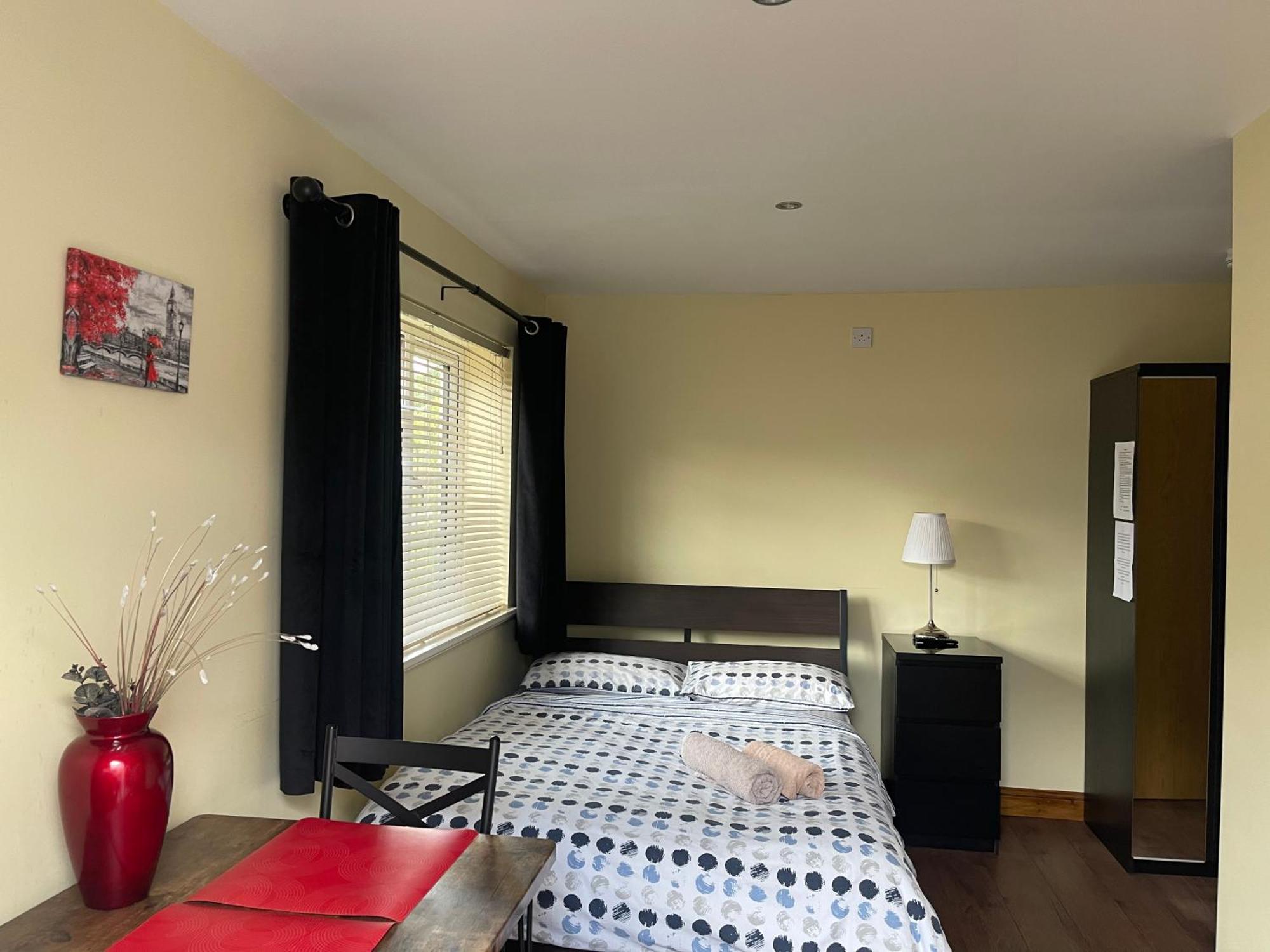 Studio-1-Staines/Heathrow/London-Own Entrance Luaran gambar