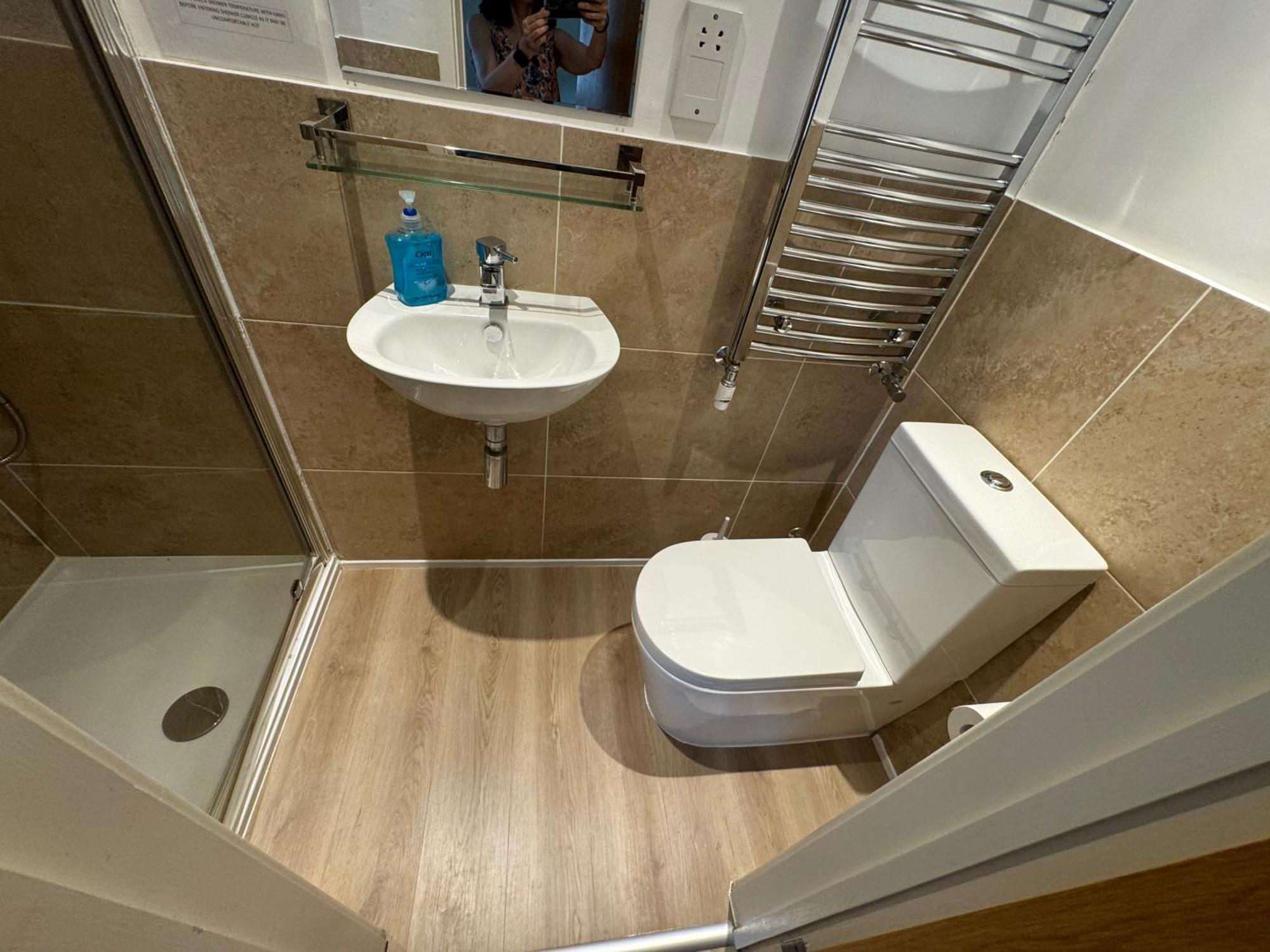 Studio-1-Staines/Heathrow/London-Own Entrance Luaran gambar